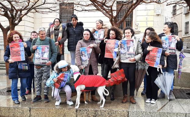 Pacma protesta para incluir a los perros de caza en la Ley de Protección Animal