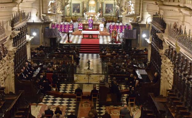 Jaén despide con un funeral en la Catedral al Papa emérito