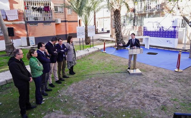 Jardines y nuevo acerado cambiarán de forma radical el centro del barrio de El Alquián