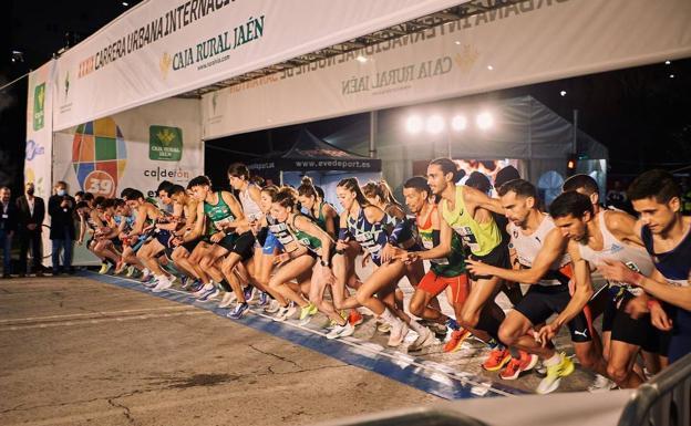 Casi 10.000 participantes, 8.000 antorchas y gran presencia de corredores de élite en San Antón