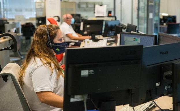 Muere un trabajador al caerle encima una plancha de 100 kilos en Níjar