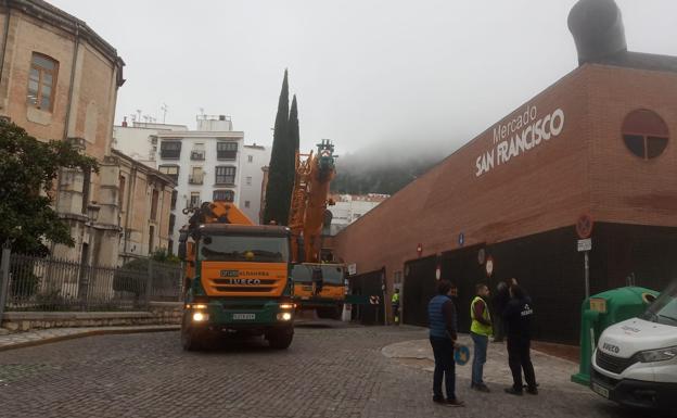 El Mercado de San Francisco ya tiene instalado el nuevo sistema de climatización