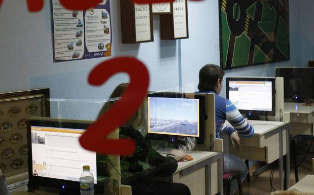 Las siete preguntas más falladas en los exámenes del carnet conducir de la DGT