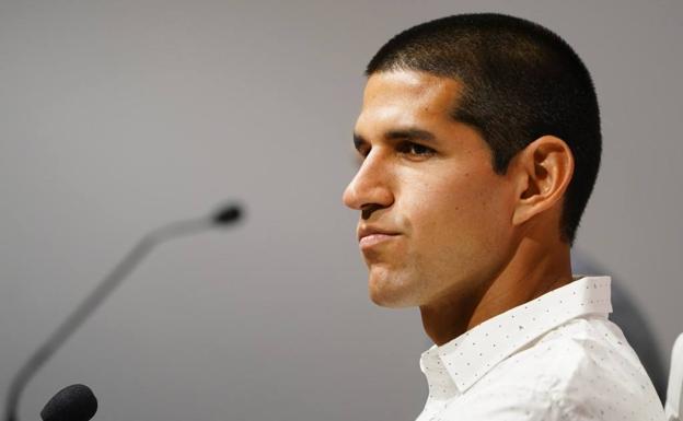 Luis Abram vuelve a Granada para resolver su futuro