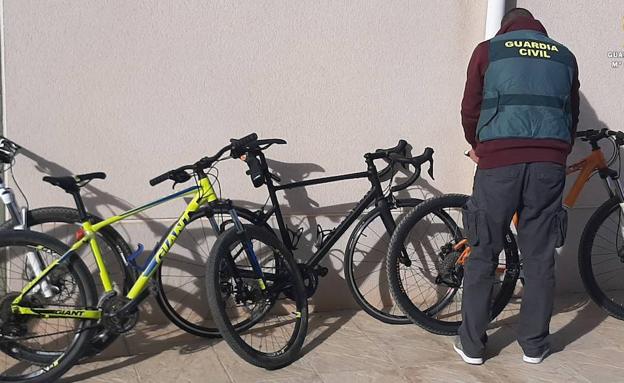 Siete detenidos por robar en viviendas, chiringuitos y trasteros en San Juan de los Terreros-Pulpí