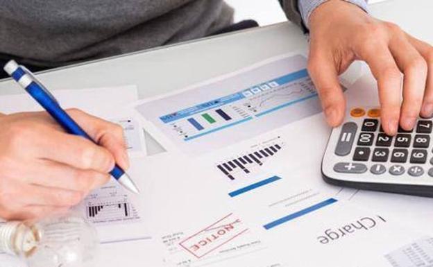 Aviso de CaixaBank a sus clientes por todos los impuestos que les afectan en 2023