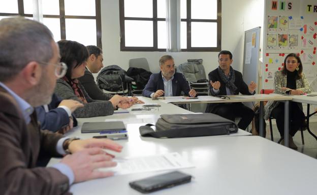 El Ayuntamiento celebra su primer vez Consejo de Gobierno en el Zaidín y aborda el futuro del barrio