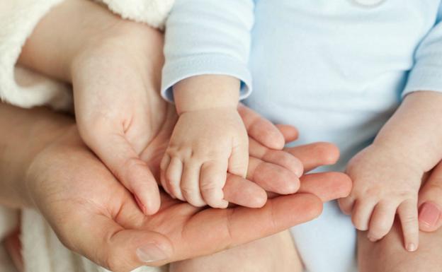 Consulta si puedes solicitar el chequé bebé de 100 euros