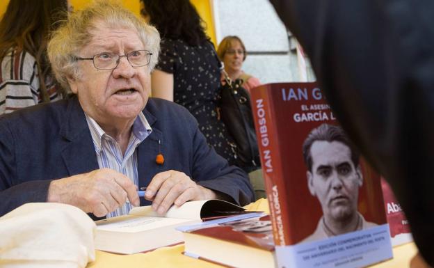 Ian Gibson gana el Premio Comillas con un libro de memorias que destila amor por Granada