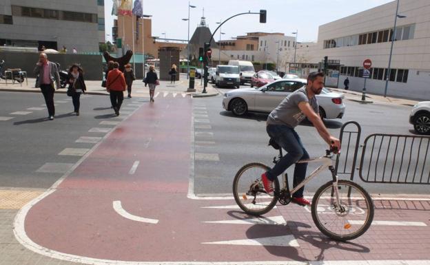 La DGT advierte a los ciclistas por su ciomportamiento en los pasos de peatones