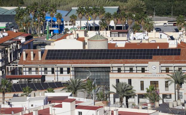 Salobreña, primer municipio turístico que quiere vender energía solar a sus vecinos