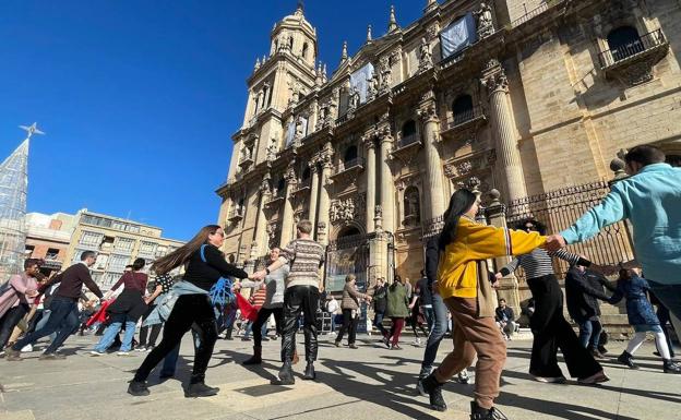 Flashmob de melenchones y bendición de animales anticipan la Noche de San Antón