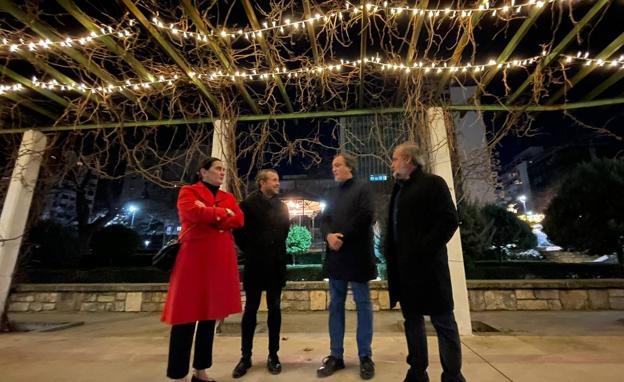 120 metros de guirnaldas led mejoran la iluminación de los pasillos del parque de la Concordia