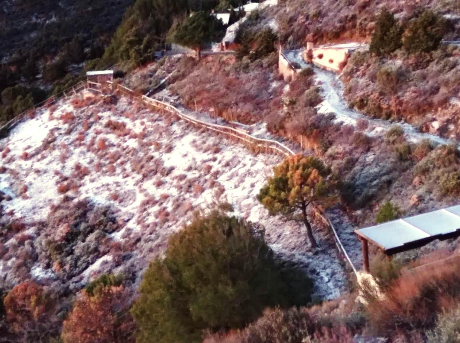La nieve llega a la zona alta de Almuñécar