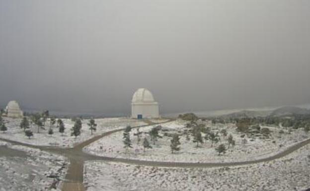 La nieve tiñe de blanco Sierra Nevada y Los Filabres y limita la circulación en puertos de montaña