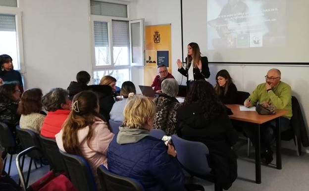 Entregados los primeros carné de alimentador de colonias felinas en la capital jienense