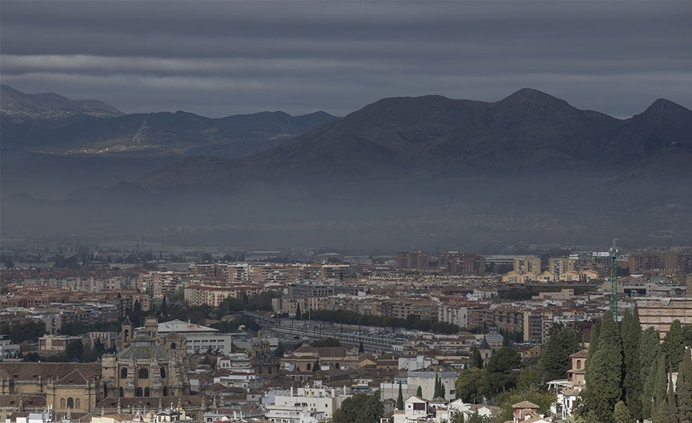 Granada solo respiró aire limpio durante dos meses y medio en 2022