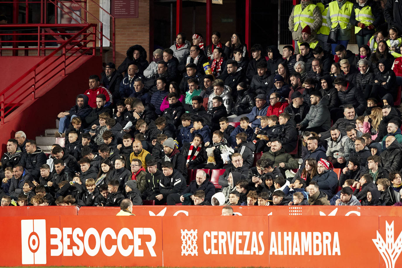 Encuéntrate en la grada de Los Cármenes en el Granada-Ibiza