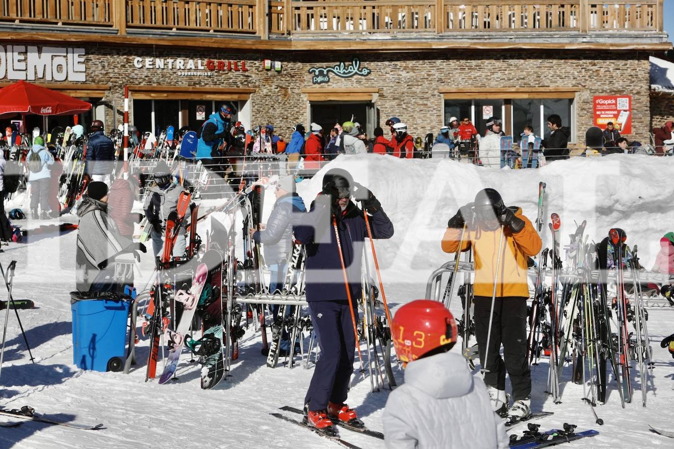 Las imágenes del Rey Felipe VI esquiando en Sierra Nevada