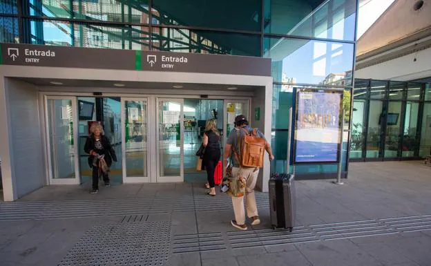 Granada urge al Gobierno a que aclare la fórmula para la integración del tren