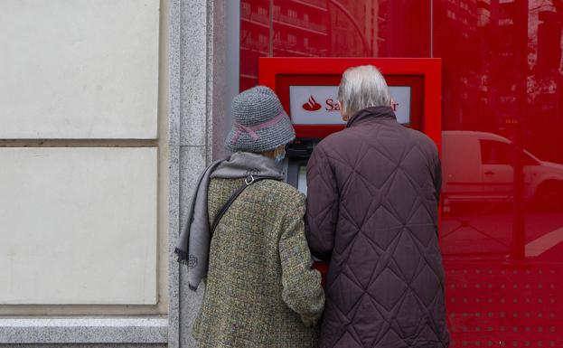 La banca refuerza la atención presencial a los mayores pero pincha aún en internet