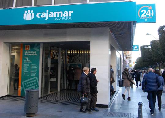 Facua reclama bonificaciones a Cajamar por su caída del servicio