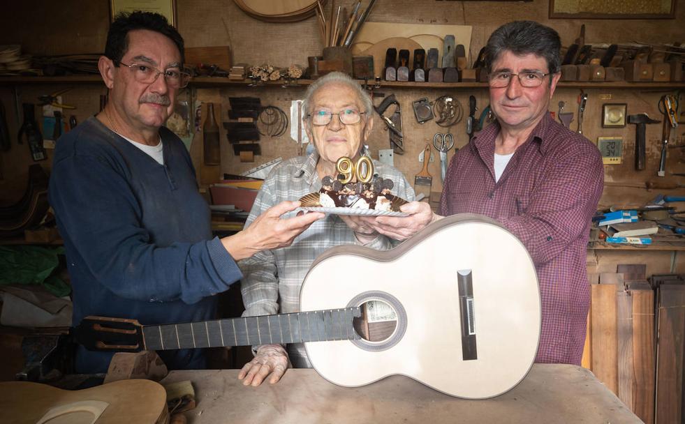 La leyenda mundial de la guitarra cumple 90 años en Granada