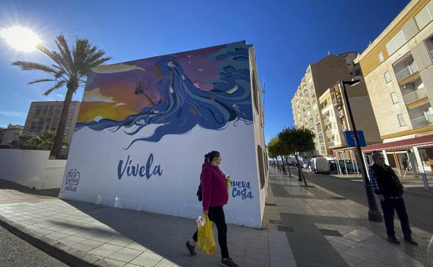Una «diosa del mar» con sello local y urbano da vida a Torrenueva