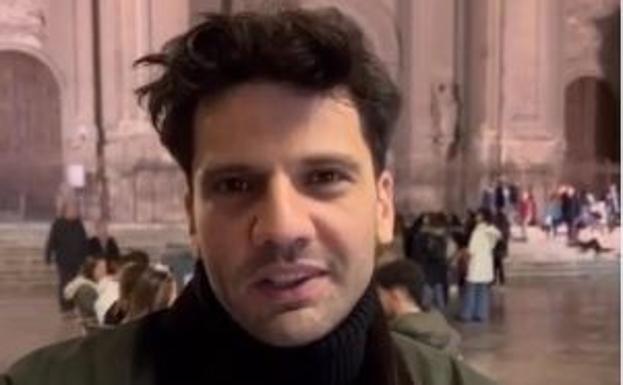 El famoso actor turco de 'Secretos de familia' Kaan Urgancıoğlu sorprende con su visita a Granada