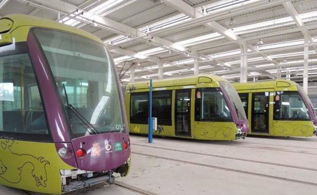 El tranvía vuelve, una vez más, a ser protagonista en el salón de plenos