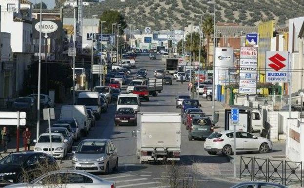 Muere tras caer desde el tejado de una nave en el polígono de Los Olivaresde la capital