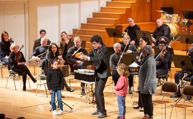 La OCG descubre la magia de la música a 2.000 niños granadinos