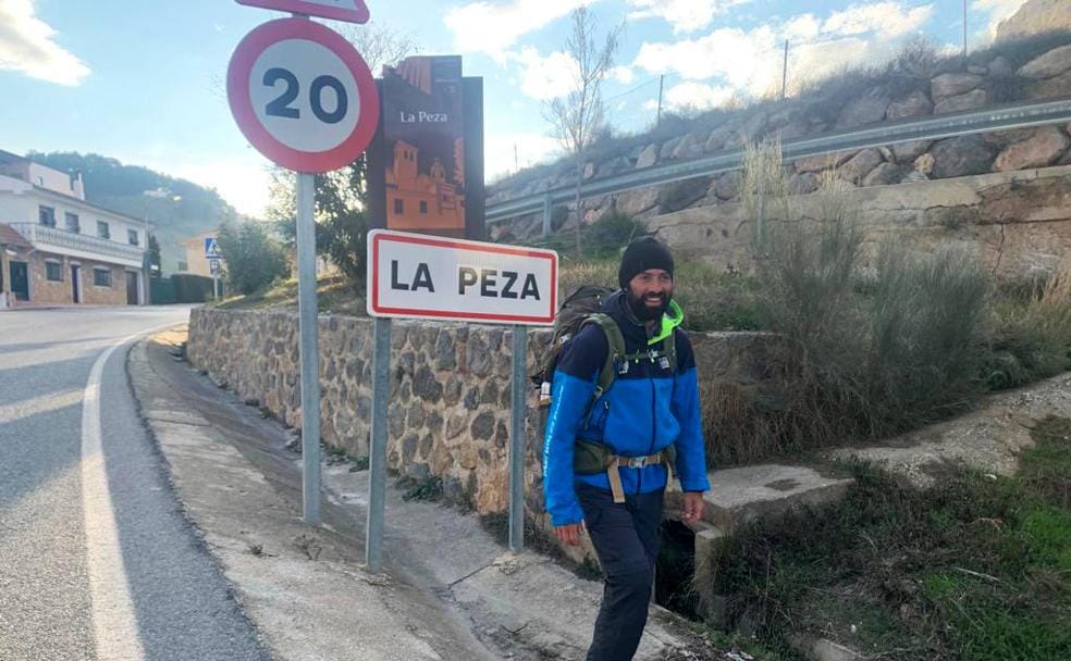 Un italiano recorre 10.000 kilómetros hasta La Peza para normalizar los trastornos de salud mental