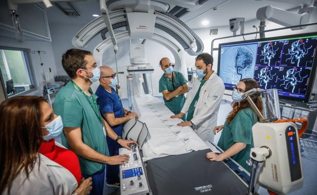 Los hospitales de Granada reciben 14,22 millones para renovar equipos de detección del cáncer