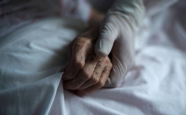 Las medidas en residencias jienenses 'alejan' la covid y solo quedan dos mayores aislados