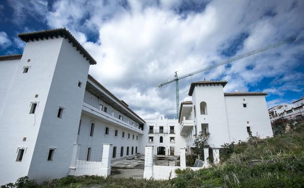 Almuñécar confía en tener los primeros hoteles cinco estrellas de la Costa en un lustro