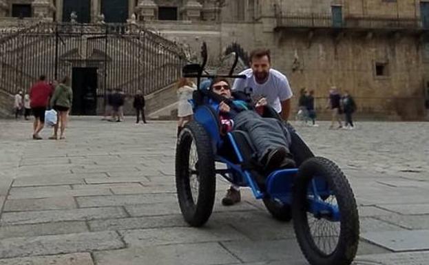 El emocionado Camino a Santiago de un padre y un hijo en busca de respuestas