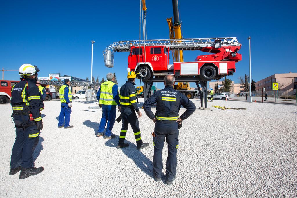 La historia del camión de bomberos instalado en la rotonda de la Chana