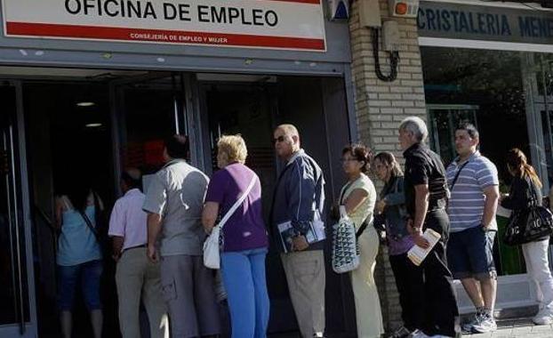 Aviso del SEPE a los trabajadores que quieren pedir el paro y aún tienen vacaciones