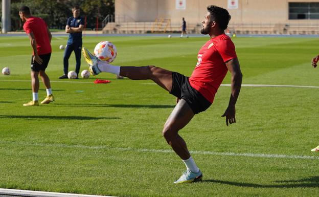 El Granada toca a las puertas del Almería para llevarse a Dyego Sousa