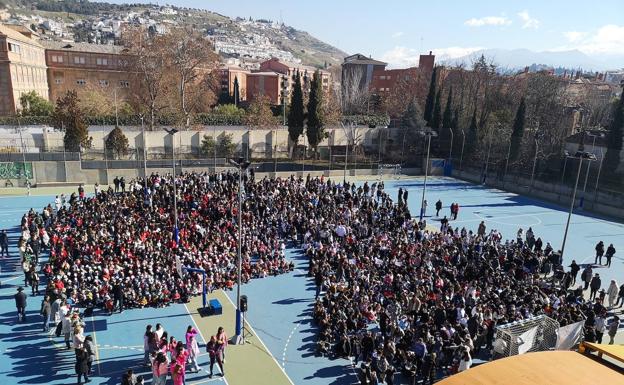 Cerca de 2.700 personas celebran el Día en la Paz en los colegios Sagrado Corazón y Escolapios