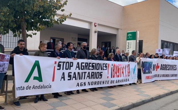 Los centros de salud de Darro y Benalúa estrenan seguridad tras varias agresiones