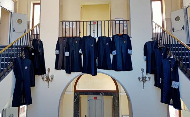 Los Letrados de la Administración de Justicia «cuelgan la toga» en la Audiencia de Jaén