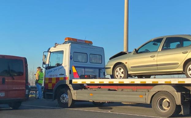 Un accidente con hasta siete vehículos implicados provoca un gran atasco en la Circunvalación