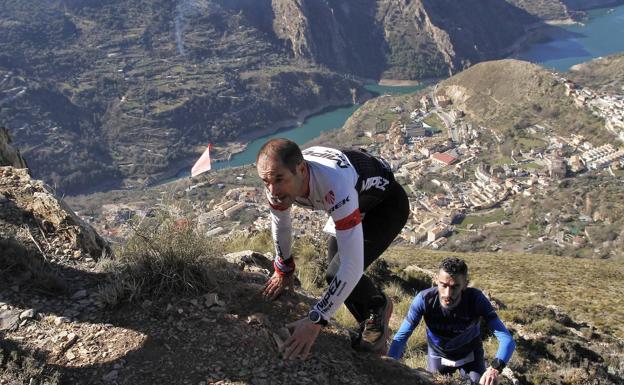 Alberto Gamero y Silvia Lara ganan un Kilómetro Vertical de Güéjar Sierra de récord