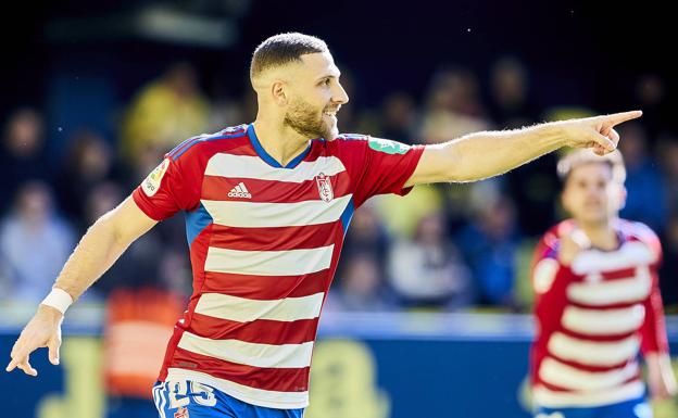 Pegada y paradones para ganar fuera al fin