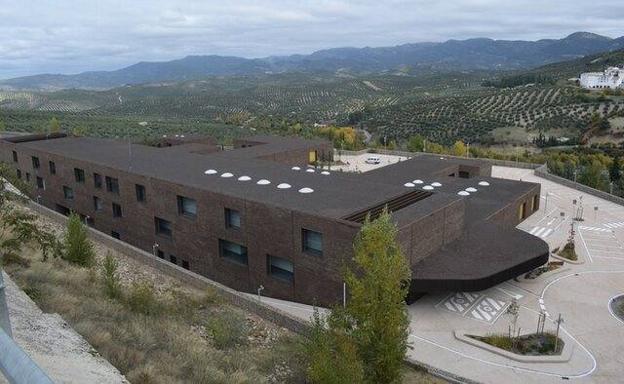 El Hospital de Cazorla abrirá «a pleno rendimiento» el 20 de marzo