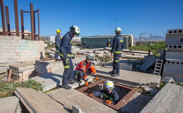 Estudios y entrenamiento, armas contra los deslizamientos