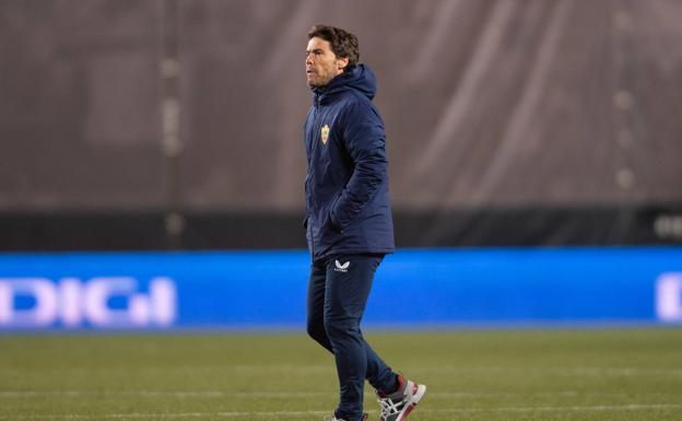 Rubi destaca que el Almería pierde por un rebote y un error propio