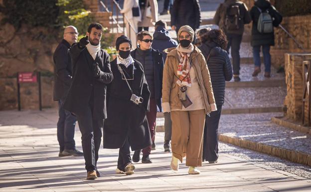 La tercera esposa de Al Thani, el emir de Qatar y dueño del PSG, visita la Alhambra